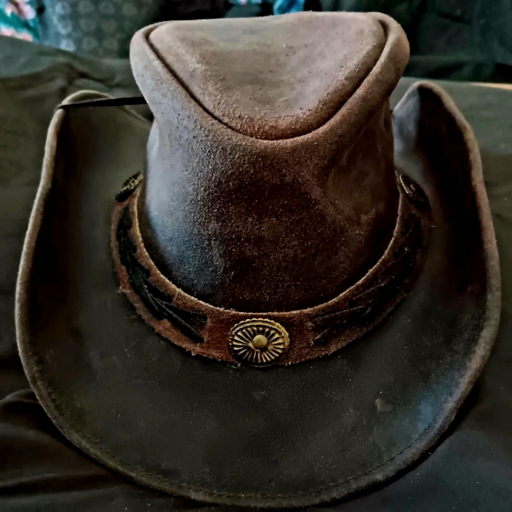Walker and Hawkes Antique Leather Outback hat, Size Small, Brown
